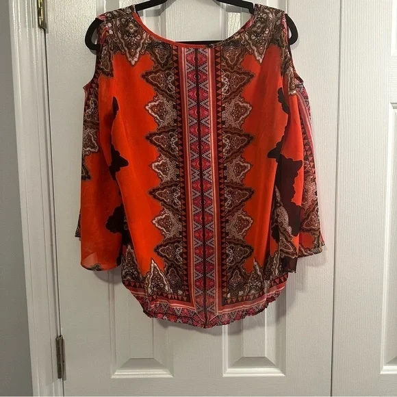 New York & Company Cold Shoulder 70’s Throwback Orange Top Bell Sleeves Womens S - Picture 2 of 5